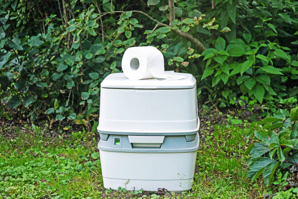 Best Portable restroom trailer rental  in Fort Pierce, FL